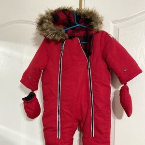 Red Canadiana Snow suit for infant 6-12 months, new and in excellent w